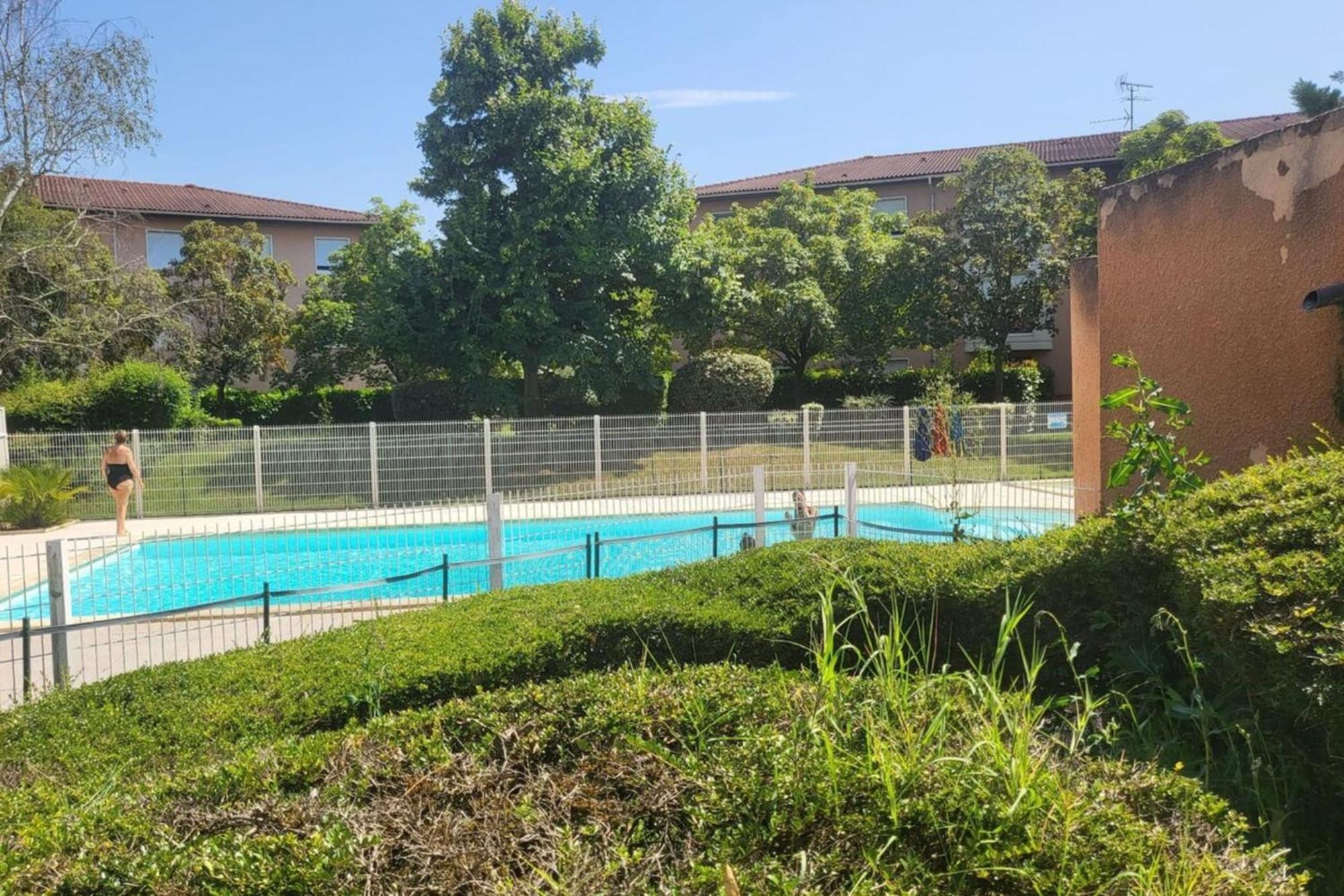 Moundi Piscine-parking-balcon Proche Hippodrome *